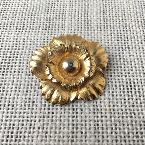 Gold Flower Collar Clip ~ **2 for $25** - Picture 1 of 4